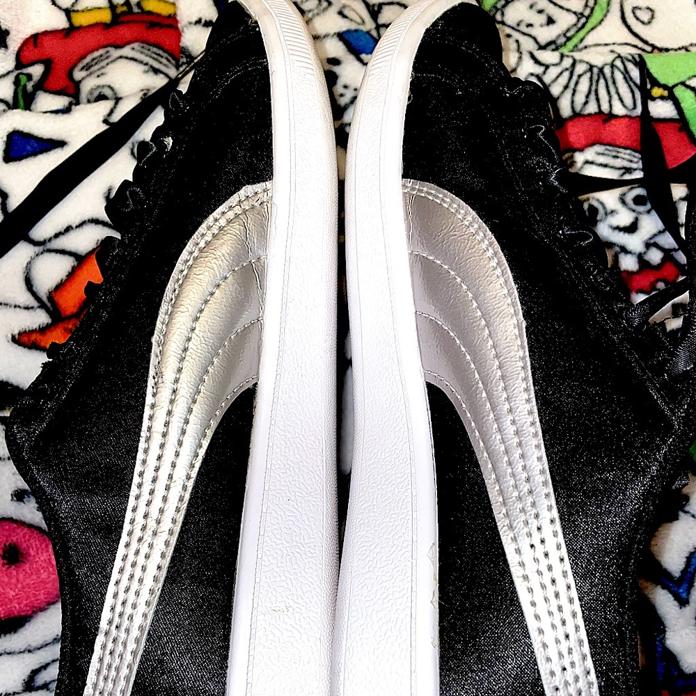 Black Satin Lace Up Pumas! 👌🏼EUC!